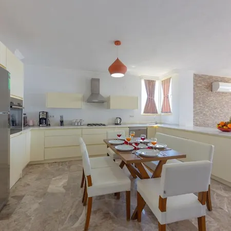 Villa 4 Bedroom - 3133 *